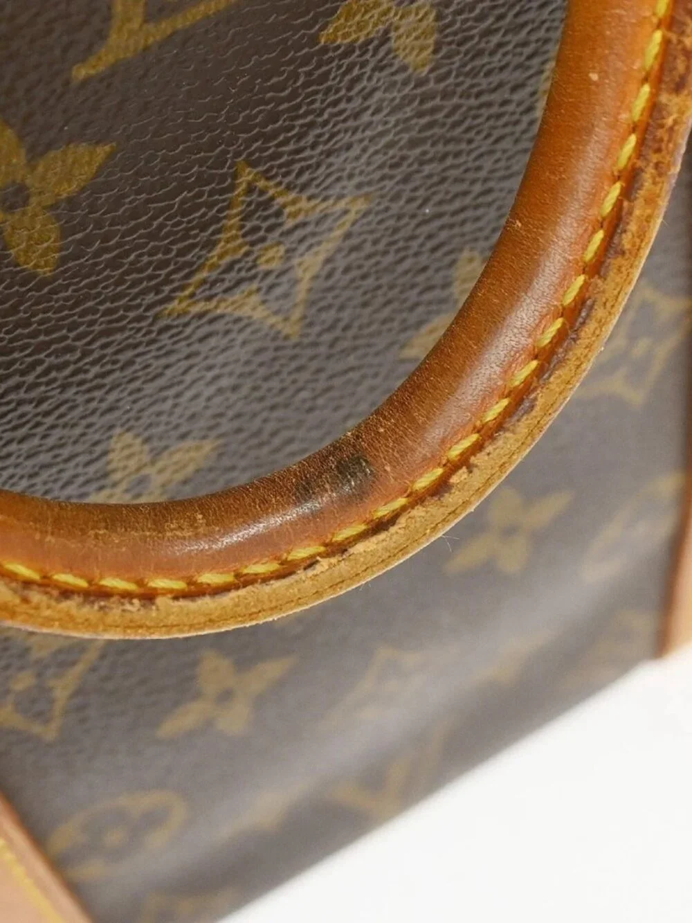 LOUIS VUITTON PORTE DOCUMENTS VOYAGE HANDBAG